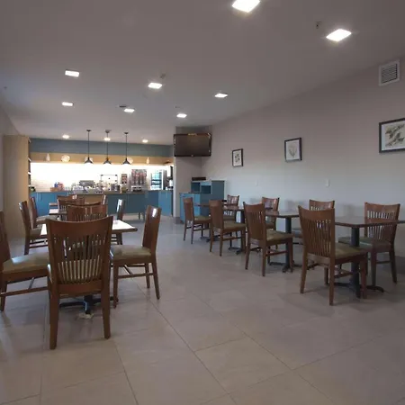 Country Inn & Suites By Radisson, Moline Airport