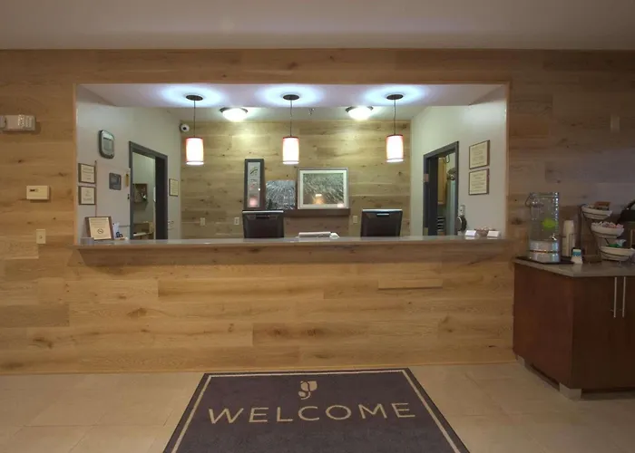 Country & By Radisson, Airport Hotel Moline