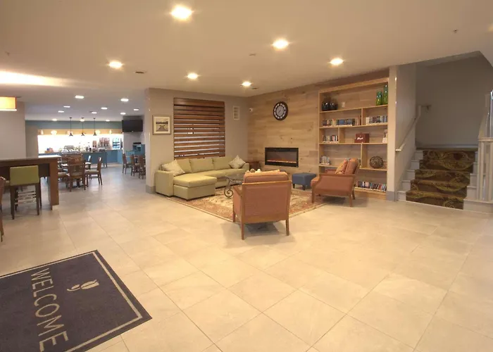 Country & By Radisson, Airport Hotel Moline