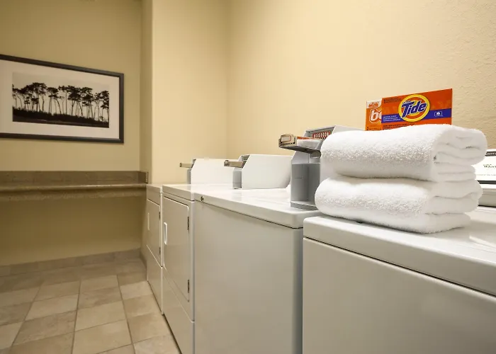 Country & By Radisson, Airport 3* Moline