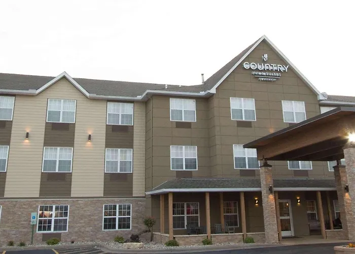 Hotel Country & By Radisson, Airport 3*