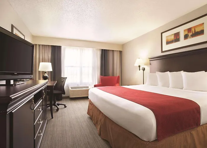 Hotel Country & By Radisson, Airport 3*