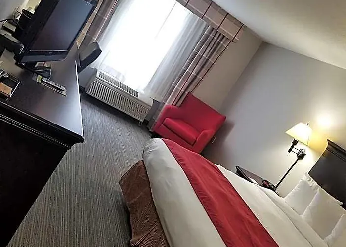 Country & By Radisson, Airport Hotel Moline
