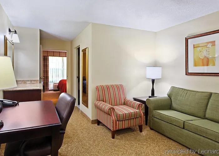 Country & By Radisson, Airport 3*