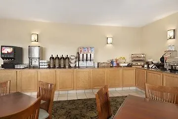 Hotel Country & By Radisson, Airport