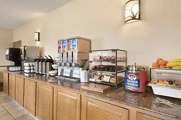 Hotel Country & By Radisson, Airport